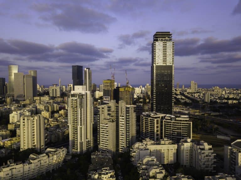 SKN | מדד ת”א נדל”ן מזנק ב־3.3% כשהסקטור מכוון לשיאים שנתיים