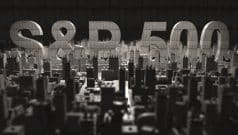 S&P 500 נסגר במגמה מעורבת: מניות הנפט מטפסות בעוד ענקיות המדיה Warner Bros. Discovery ו-Paramount נחלשות