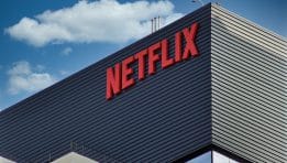 Netflix: מהפכת הסטרימינג הגיעה לשיא – בין שליטה גלובלית לתחרות הולכת וגוברת