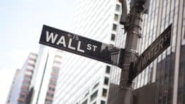 עליות מרשימות ב־Jabil, קיצוצים ב־JetBlue, ושקט יחסי ב־JPMorgan – שלושה סיפורים שמניעים את וול סטריט