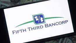 כיצד התפתח Fifth Third Bancorp לאורך השנים