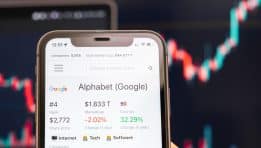 מניית אלפבית (GOOGL) תחת לחץ: האם זו הזדמנות או אזהרה למשקיעים?