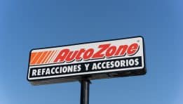 הפתעה ברבעון השלישי: AutoZone מכה את התחזיות ומתרחבת לשווקים חדשים