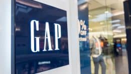 Gap Inc. פותחת את 2025 עם תוצאות מרשימות: צמיחה דיגיטלית, שמירה על נתח שוק