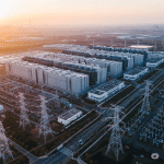 טראמפ דוחף קדימה את תשתיות ה-AI: דחיפה לשוק האנרגיה או איום על הרגולציה?