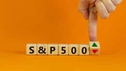 שוק המניות היום: החוזים על דאו ג’ונס, S&P 500 ונאסד”ק עולים למרות אי הוודאות לגבי האם ארה”ב תצטרף