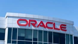 Oracle תחת מבחן: מניית טכנולוגיה דומיננטית או שיא תמחור מופרז?
