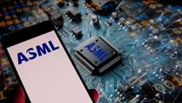 לקראת דוחות הרווחים ASML : ציפיות שיא, סנטימנט מעורב ודינמיקה טכנית נפיצה