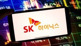 SK Hynix פורצת לשיא של עשרים שנה: בינה מלאכותית, HBM והקרב על שוק השבבים העולמי