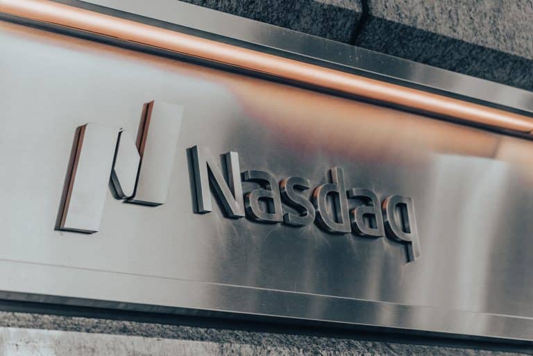 SKN | מדד NASDAQ מתבדל מראלי השווקים הרחבים: האם מגזר הטכנולוגיה מאבד את תפקיד ההובלה שלו?