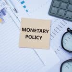 SKN | בנקים מרכזיים במלכודת מדיניות: כיצד המלחמה עם איראן מלבה אינפלציה לצד האטה בצמיחה?