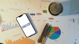 Oscar Health ($OSCR): זינוק במניה, רווחיות מתרחבת והזדמנות נדירה בשוק הביטוח האמריקאי