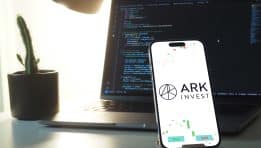 קרן ARK של קתי ווד מגישה בקשות לקרנות ETF חדשות כדי לצמצם הפסדים בקרן הדגל
