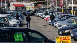 מחירי רכבים משומשים בארה״ב מזנקים בעקבות מכסים וחששות מתנודתיות בשווקי