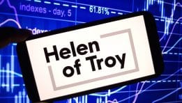 מניית Helen of Troy צונחת בעקבות ירידה במכירות והשלכות מכסים