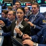 ״קצת שאננות כבר נכנסה״: איך הפומו וההימורים הספקולטיביים מניעים את הראלי בשווקי 2025