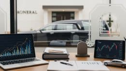 Carriage Services (NYSE:CSV) מדווחת על מכירות טובות מהצפוי ברבעון השני; תחזית המכירות השנתית אופטימית