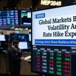 כותרות כלכליות מורחבות של סוכנות AP בשעה 12:05 בלילה – ההשפעה על השווקים והמשקיעים