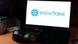חברתת Airbnb ו-Snowflake: שני כוכבים שהפכו ל”כסף מת” מאז ההנפקה