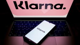 מניית Klarna עולה על המדף במחיר של $40 למניה – שווי החברה חוזר ליותר מ-$15 מיליארד