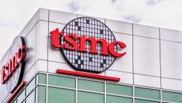 חברת Taiwan Semiconductor Manufacturing Company (TSMC) ועיצוב הנוף הטכנולוגי העולמי ב-2025