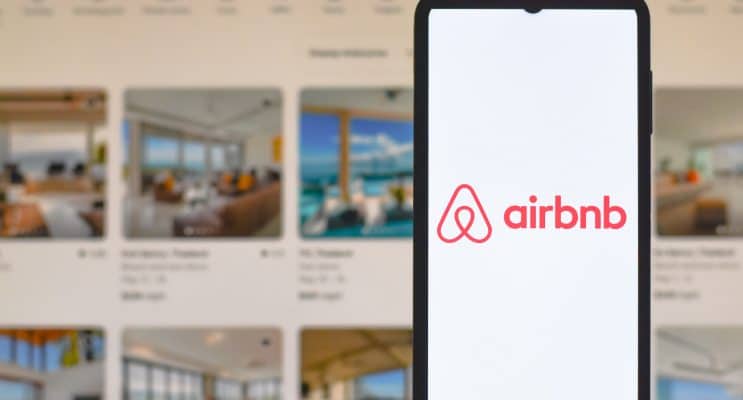 התרחבות המלונות של Airbnb: הזדמנות של מיליארדים או מהלך מסוכן?