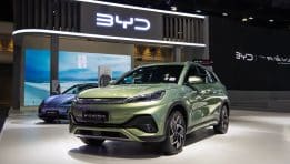 רווחי BYD צנחו ב-30%: מלחמת המחירים לוחצת על ענקית הרכב החשמלי הסינית