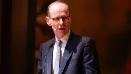 מנכ”ל לשעבר של ANZ מגן על פיטורי סוחר על רקע טענות חושף שחיתויות