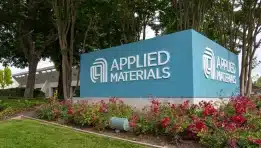 Applied Materials מזהירה מפגיעה של 600 מיליון דולר בהכנסות בעקבות החמרת מגבלות הייצוא האמריקאיות על שבבים