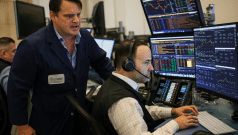 SKN | המניות בארה״ב מטפסות קלות בהובלת מגזר הטכנולוגיה; התנודתיות עולה במתינות