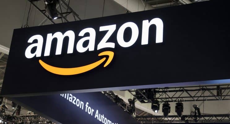 האם היעילות המונעת מבינה מלאכותית של אמזון באה על חשבון בני האדם? מבט אל תוך תוכנית החברה לקצץ 30,000 משרות ניהוליות