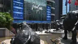 הדאו ג’ונס מזנק בכמעט 600 נקודות לאחר שטראמפ מרכך את עמדתו במלחמת הסחר