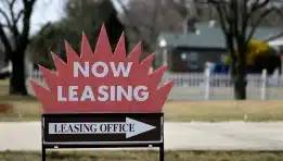 ה-FTC תובע את Zillow ו-Redfin: תיק הגבלים עסקיים נגד שוק פרסום הדירות להשכרה