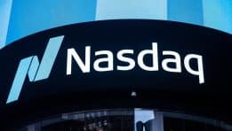 ה-NASDAQ 100 בפני רגע היסטורי: מה מלמדים רצפי ששת החודשים על עתיד המדד