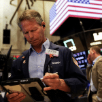 SKN | דאו ג’ונס רושם עלייה שבועית של 1.18% כאשר מניות בלו-צ’יפ מראות יציבות מבנית