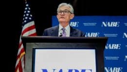 האם הפדרל ריזרב מתקרב לסיום הצמצום הכמותי? סימני לחץ בשווקים דוחפים את פאוול לכיוון שינוי מוקדם במדיניות