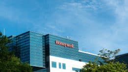 Honeywell מעלה את תחזית הרווח לשנת 2025 למרות פיצול יחידת Solstice, על רקע ביקוש חזק