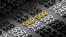 האם מדד S&P 500 בשנת 2025 דומה יותר לשנת 2018 מאשר ל-1999?