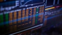 סקירת שווקים עולמית 17 באוקטובר 2025: מדד ה-VIX צונח ב-18% בעוד ארה”ב עולה; האם וול סטריט יכולה להתעלם מהחולשה הגלובלית?