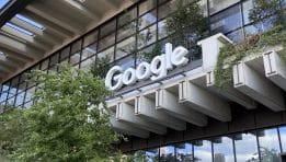 פיצול טכנולוגיה ופארמה לפני פתיחת המסחר: מניות אלפבית, אילי לילי ואסתי לאודר מזנקות – בעוד מטא ומיקרוסופט נחלשות