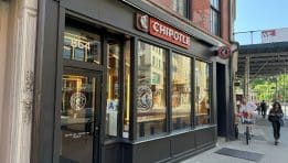 SKN – מניית Chipotle צונחת לאחר הורדת תחזית המכירות – הצרכן האמריקאי מצמצם, והענף נכנס ללחץ
