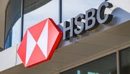 HSBC מתמודדת עם הפרשה של 1.1 מיליארד דולר לאחר פסיקת בית משפט בלוקסמבורג בפרשת מיידוף: המשמעות עבור הבנק