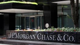 JPMorgan Chase מהמרת על משקיעים קמעונאיים בבריטניה: פלטפורמת “עשה זאת בעצמך” צפויה להשקה ב-2026