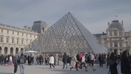 כיצד הצליחו הגנבים לגנוב את תכשיטי הכתר מהלובר בארבע דקות בלבד? פריצה שטלטלה את פריז וחשפה פגמים עמוקים