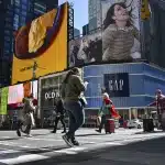 SKN | האם אסטרטגיית ההתאוששות של Gap יכולה להחזיק מעמד כשהצרכנים ניצבים בפני לחץ גובר?