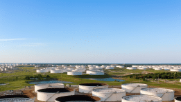 SKN | האם הנפט נכנס למגמת ירידות חדשה כאשר השווקים נערכים ל־OPEC+ ולשיחות שלום באוקראינה?