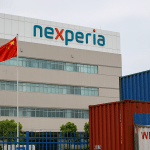 SKN | האם Nexperia תצליח לאחות את היחסים עם סין כאשר סיכוני שרשרת האספקה מתגברים?