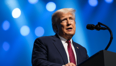 SKN | האם המכסים הכוללים של טראמפ הם למעשה מיסים — ומי באמת משלם אותם?