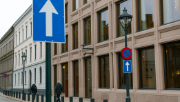 SKN | מה חושפות המלצות האנליסטים האחרונות של וול סטריט על סנטימנט השווקים