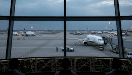 SKN | ארה”ב מהדקת את הרסן: מדוע וושינגטון מטילה סנקציות כבדות על נוסעים מפריעים בטיסות